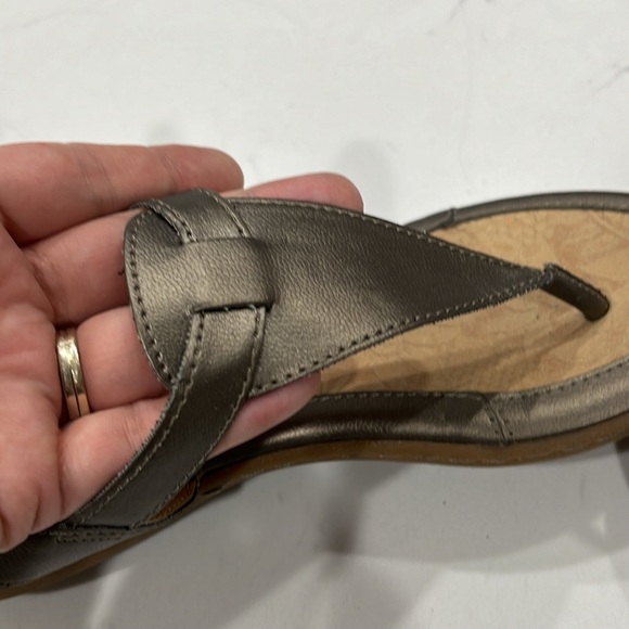 B.O.C. Metallic Ankle Strap Thong Sandal - Size 7 - Picture 3 of 9